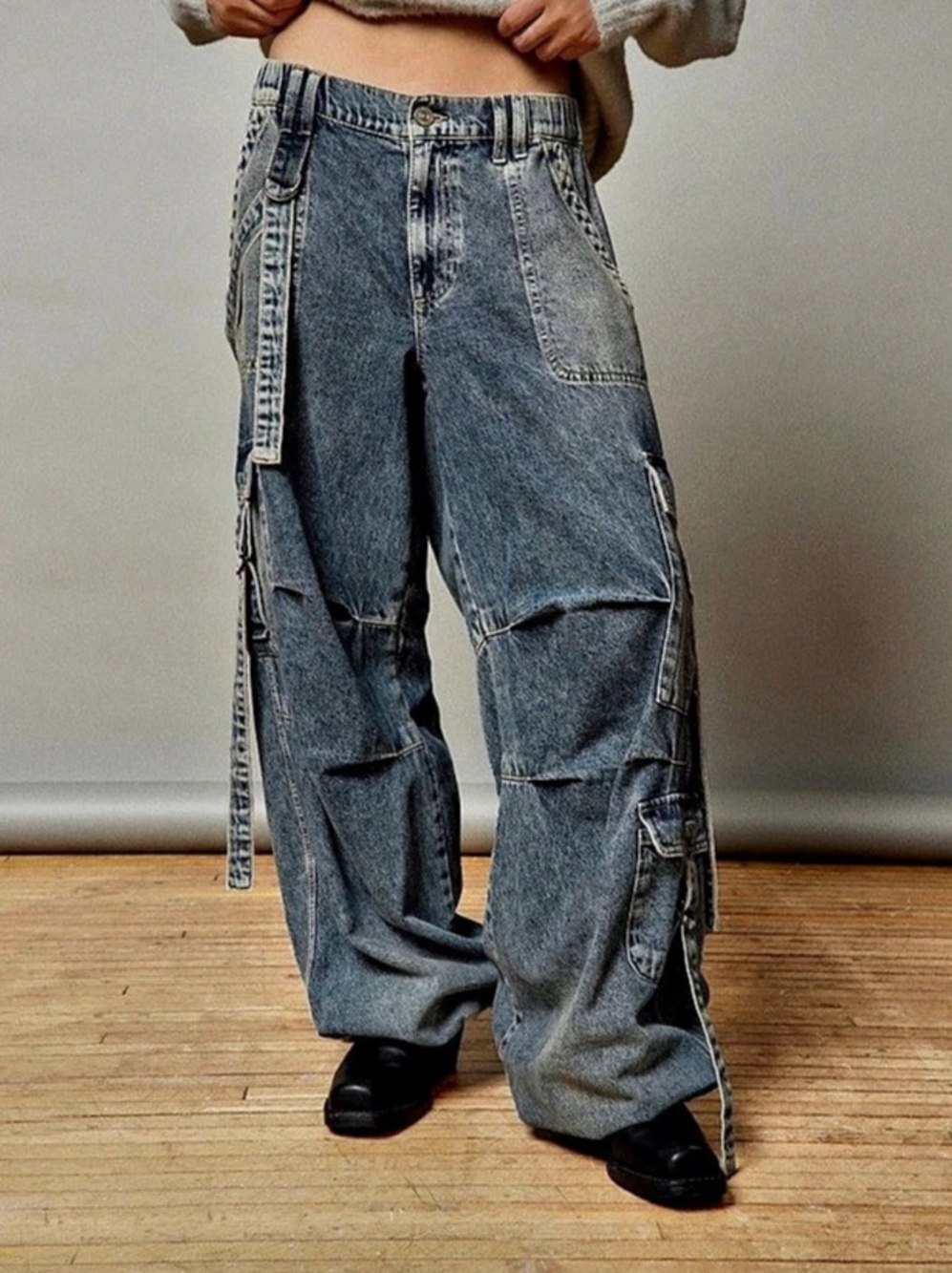 BDG Strappy Balloon Cargo Jeans Size 25 Y2K